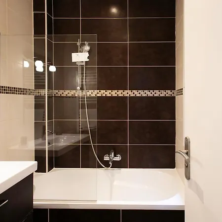 #37 1bdr Bagatelle, Promenade, Sea Front Balcony & Ac Apartmán