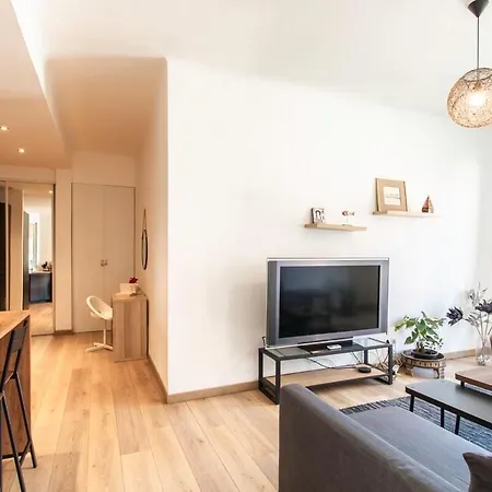 #37 1bdr Bagatelle, Promenade, Sea Front Balcony & Ac Apartmán *