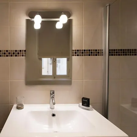 Apartmán #37 1bdr Bagatelle, Promenade, Sea Front Balcony & Ac *