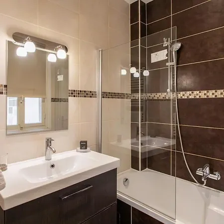 #37 1bdr Bagatelle, Promenade, Sea Front Balcony & Ac *
