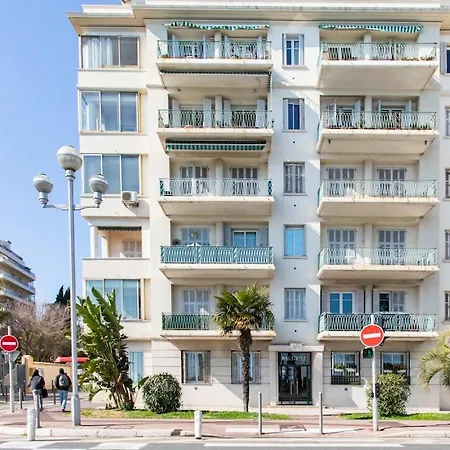 #37 1bdr Bagatelle, Promenade, Sea Front Balcony & Ac Apartment