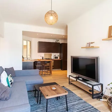 Apartment #37 1bdr Bagatelle, Promenade, Sea Front Balcony & Ac *