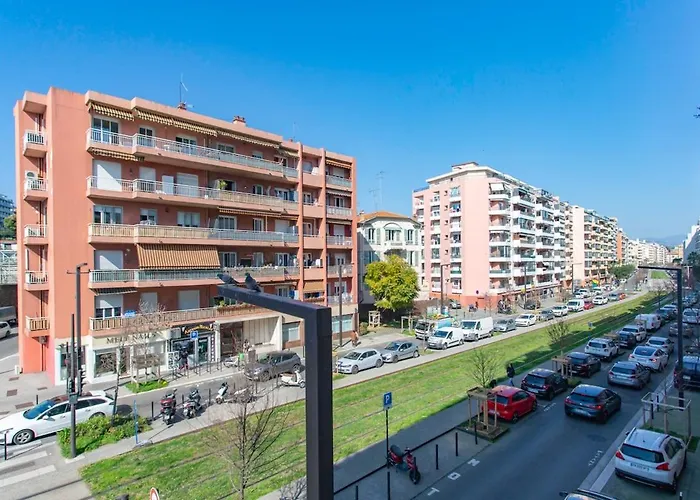 #37 Staywiz Us -1bdr Bagatelle, Promenade, Sea Front Balcony & Ac
