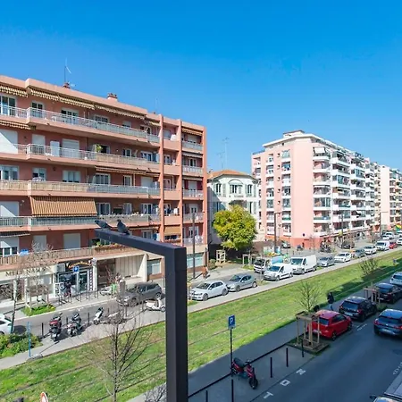 #37 Staywiz Us -1bdr Bagatelle, Promenade, Sea Front Balcony & Ac
